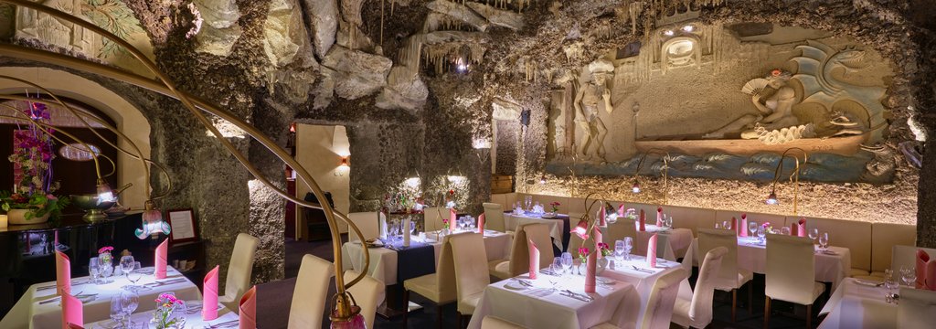 Fine dining restaurant in Prague center - modern art cuisine